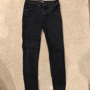 Black Fashion Nova booty lifting jeans!